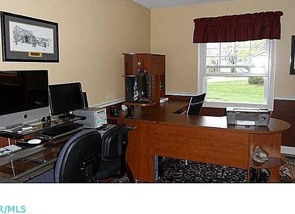 4th image of 668 Ivydale Dr