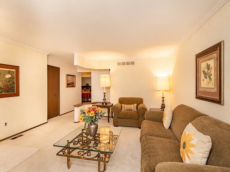 1450 Leafgreen Dr — Photo 3