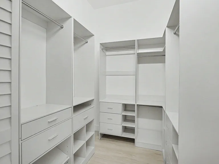 7832 Rockford Rd — Photo 18