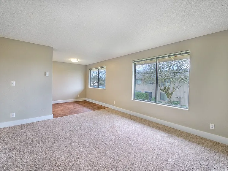 The Lindale Apartments — Photo 2