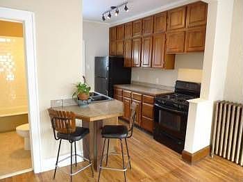 5th image of 51 Winifred St W