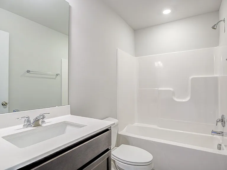 2437 Kasota Ln — Photo 12