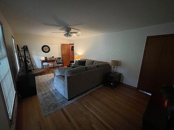 3rd image of 400 Kelly Dr