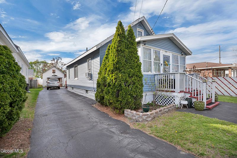4th image of 2093 Oaklawn Avenue