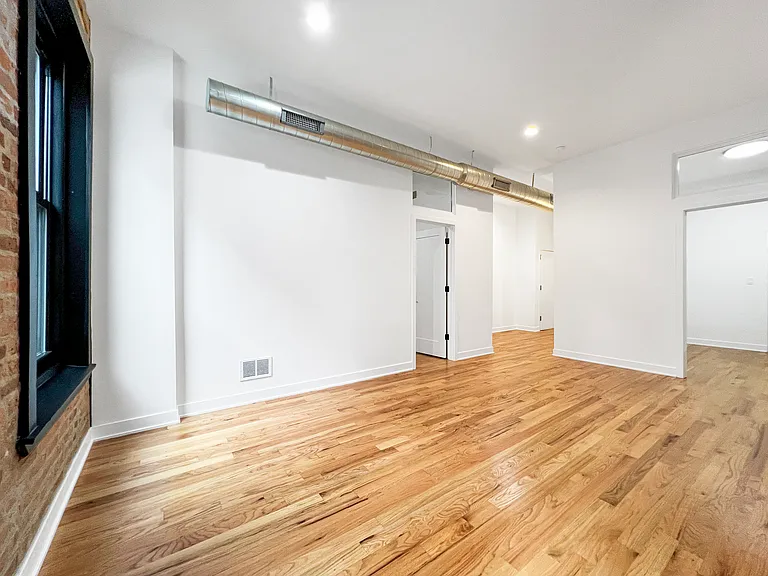 309 W Chicago Ave #302 — Photo 8
