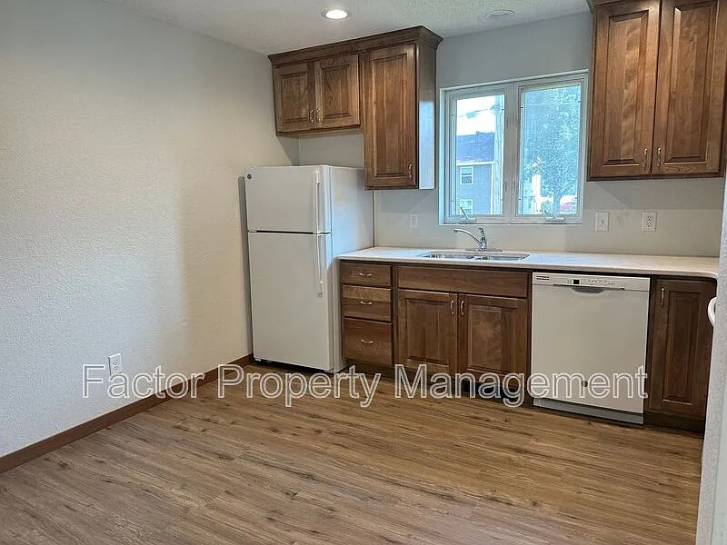 5 bed, 2.0 bath, 1536 sqft, $2,895 — Photo 3