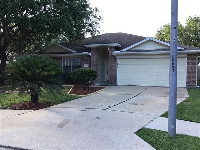 1703 Oak Valley Dr — Photo 1