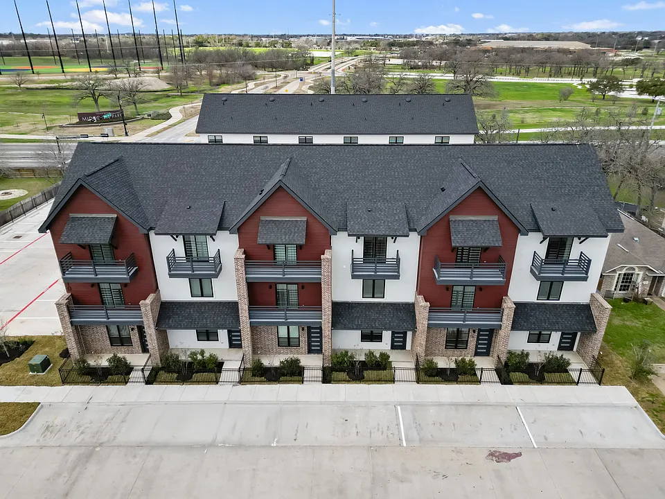 310 Fairway Dr #114