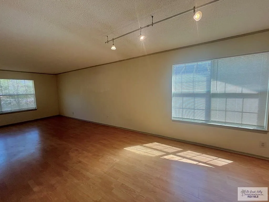 Building Photo - 5611 La Estrella Cir