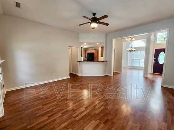 5th image of 402 Indian Park Dr