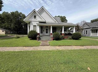 422 S 7th St, Van Buren, AR 72956