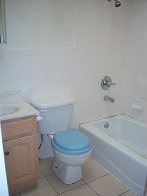 5th image of 986 Hollister Ave
