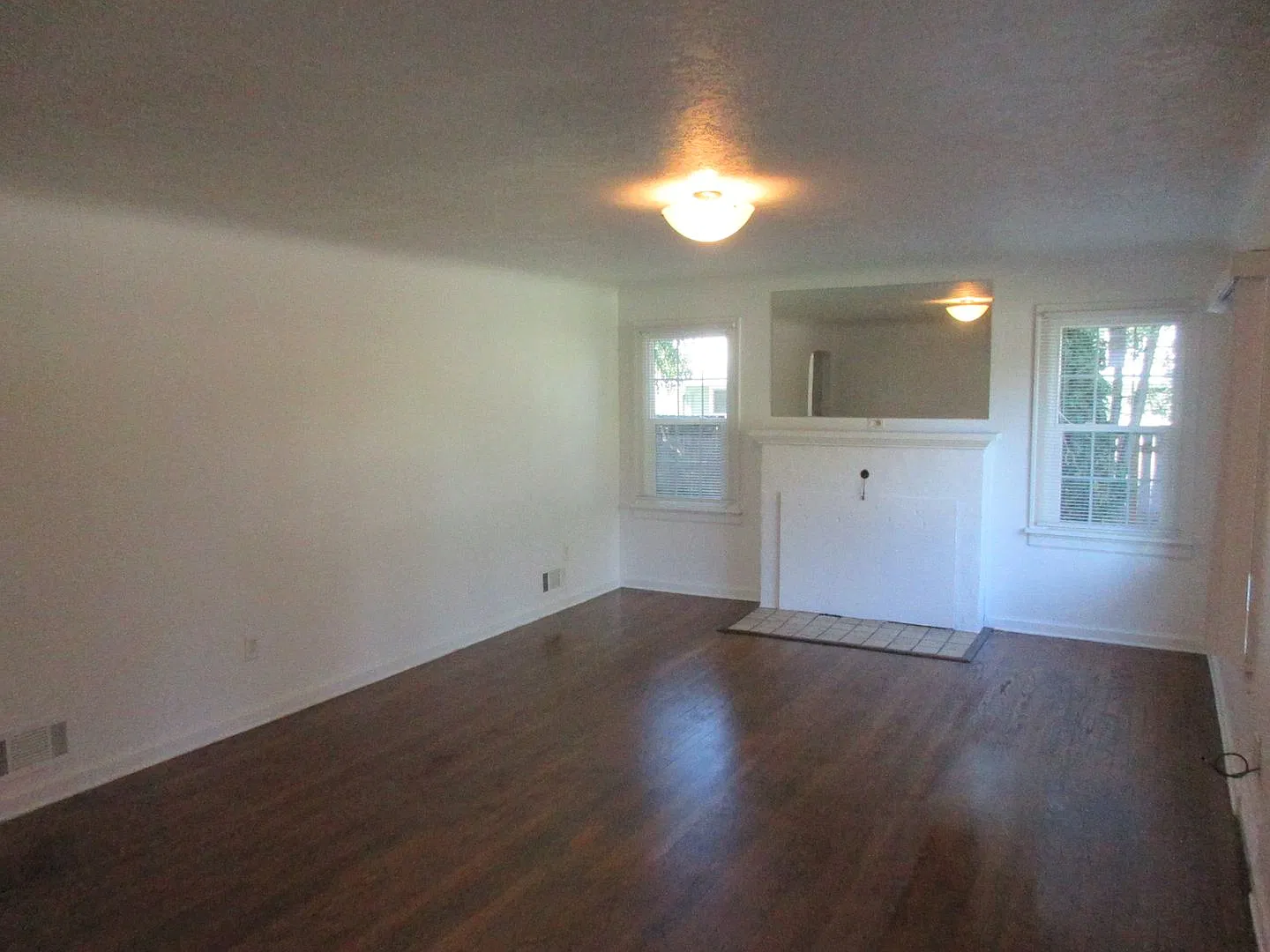 Newly Remodeled Family Home on Large Fenced Lot — Photo 2