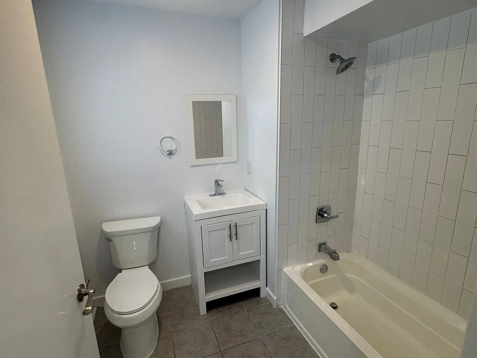 1 bed, $1,718 — Photo 2