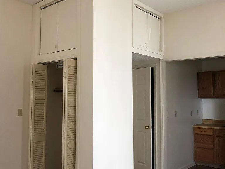 107 E Holston Ave #4 — Photo 3