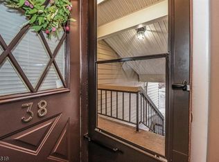 38 Hillside Ct #1012, Clinton, NJ 08809
