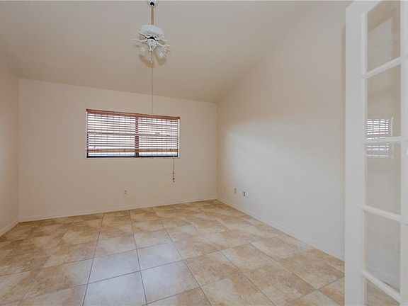 5th image of 212 Loma Bonita Dr
