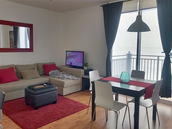 4th image of 185 SE 14th Ter APT 1401