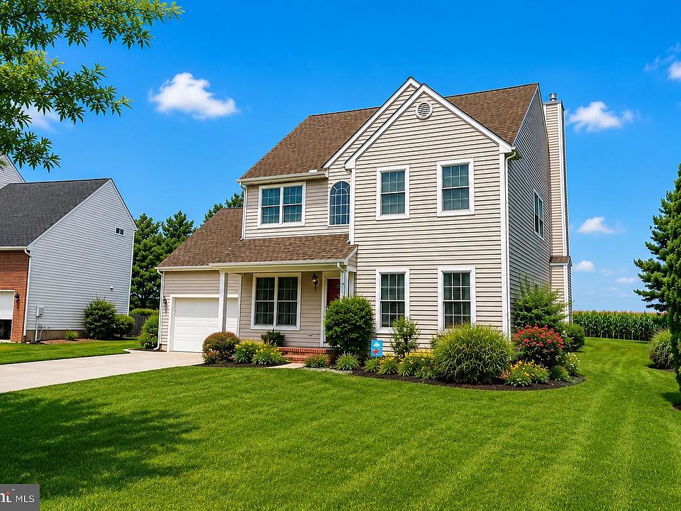 1st image of 8804 Roundhouse Cir