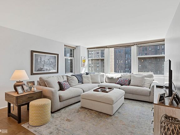 5th image of 30 E Elm St APT 10C