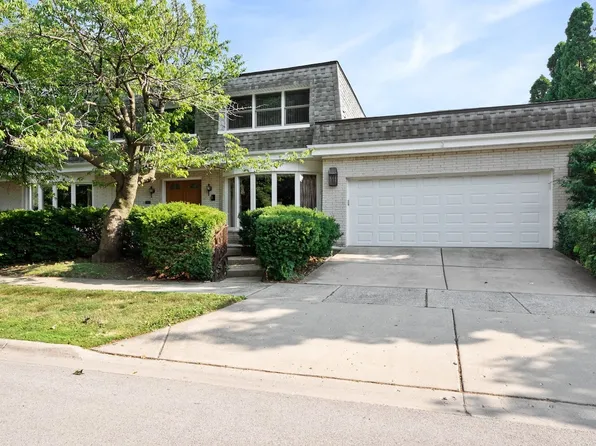 5255 Coyle Ave, Skokie, IL 60077