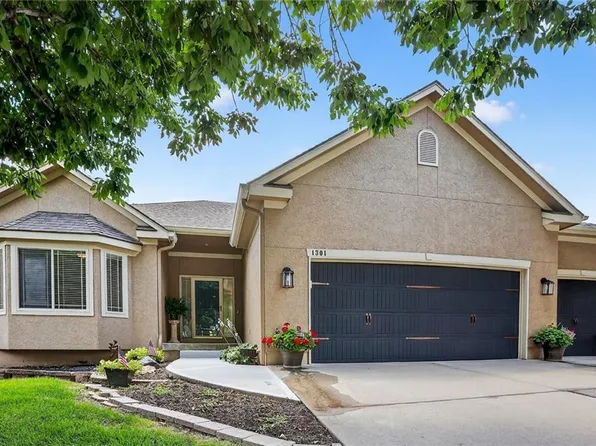 1301 Ashdown Cir, Raymore, MO 64083