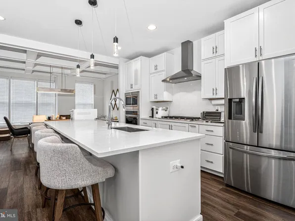 5207 Ridgeview Retreat Dr, Chantilly, VA 20151