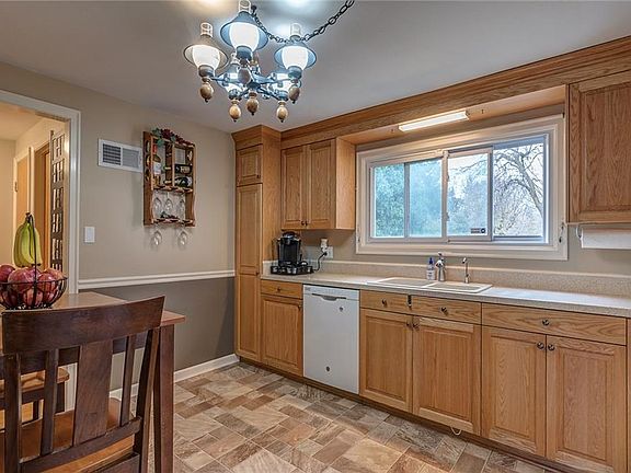 2nd image of 107 Sunnybrook Dr