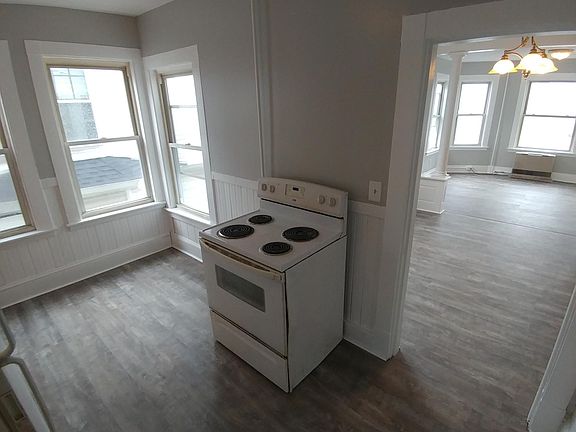 4th image of 420 Maple St APT 4