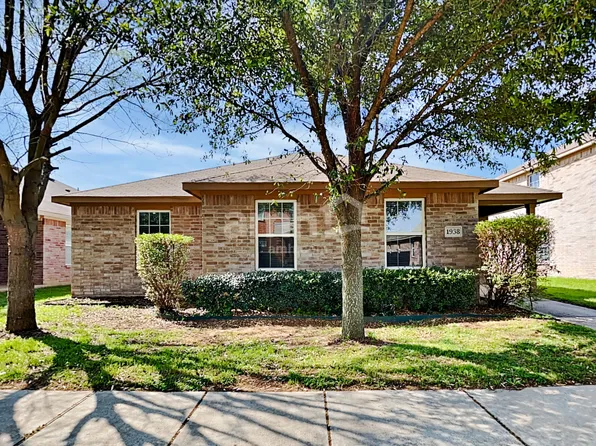 1938 Cross Oaks Dr, Lancaster, TX 75146