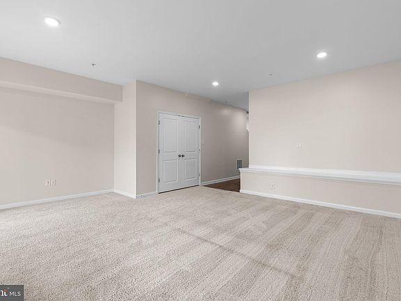 5th image of 7745 Venice Ln