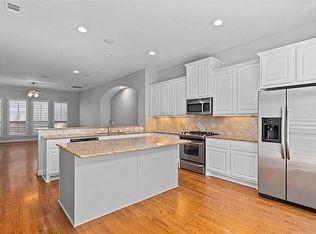 904 Marilla Ct, Dallas, TX 75201