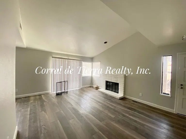 47 Julia Ave — Photo 4