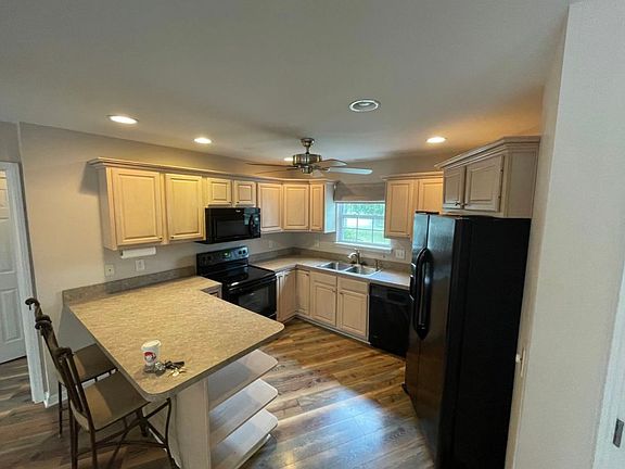 3rd image of 406 Nathan Ct