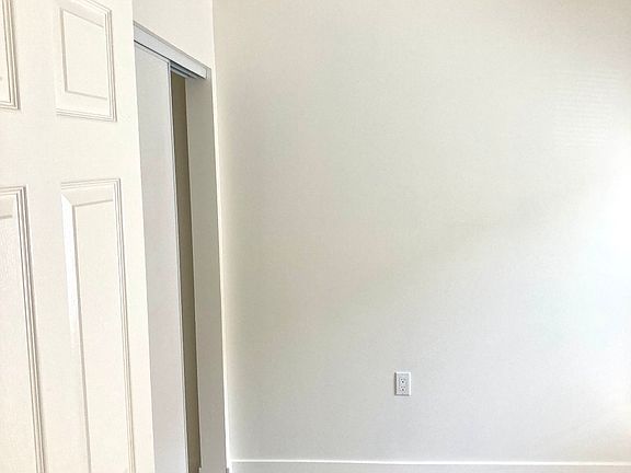 3rd image of 5840 Lexington Ave #7