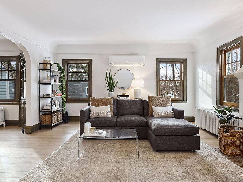 1st image of 2915 W 43rd St #2