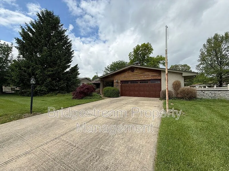 Building Photo - 2135 E Rahn Rd
