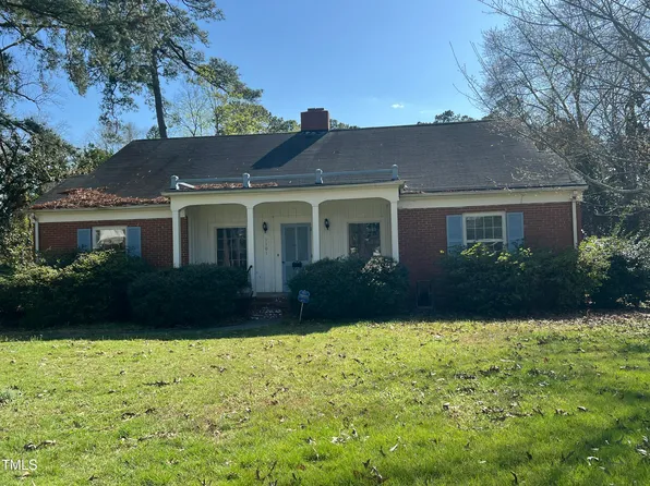 1101 W Divine St, Dunn, NC 28334