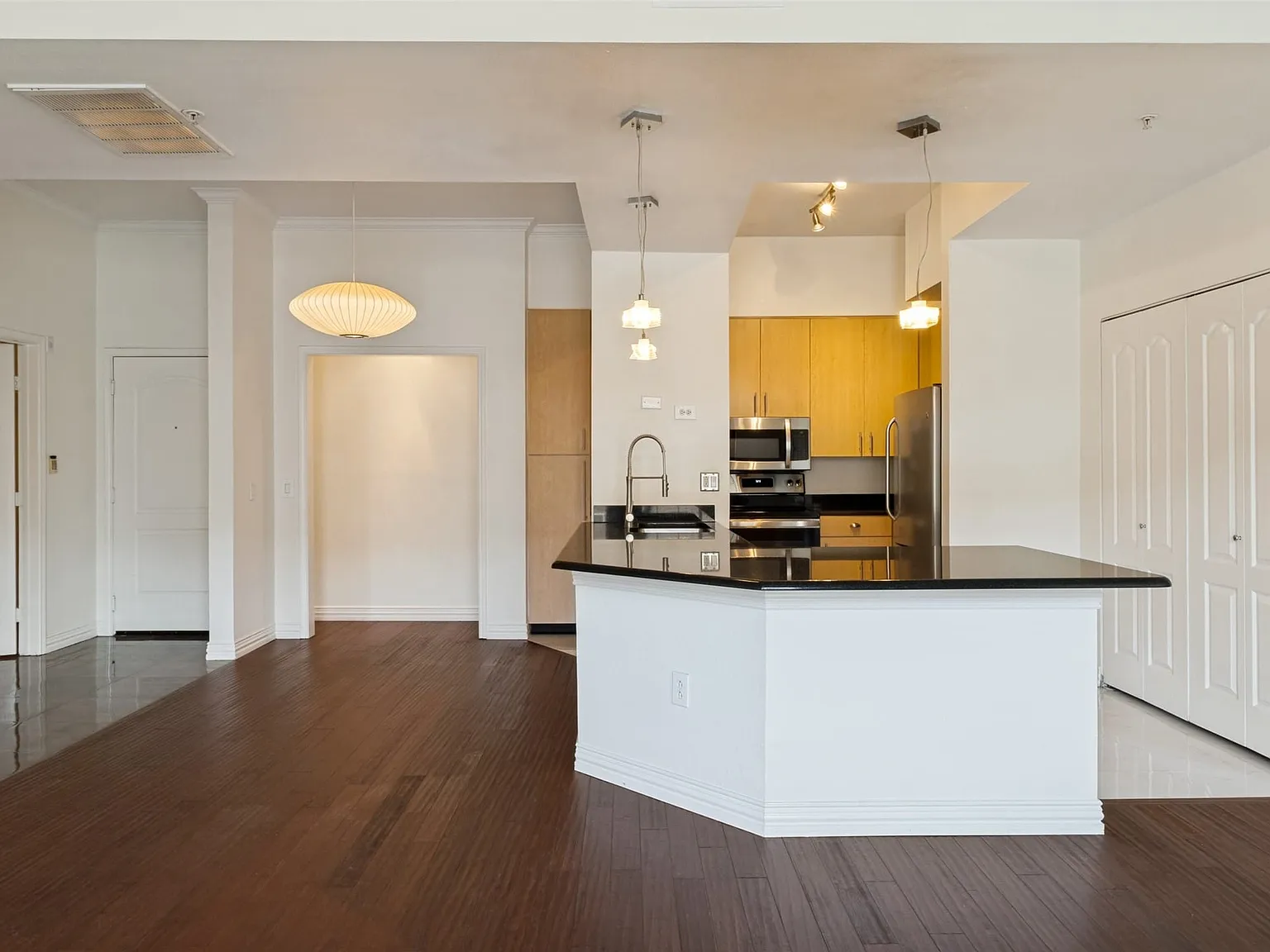 2 bed, 2.0 bath, 1154 sqft, $2,750 — Photo 4