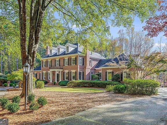 3rd image of 510 White Oak Dr