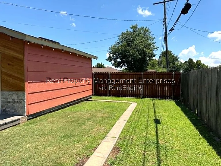 2301 N Warren Ave — Photo 44