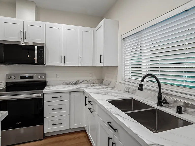 950 Maple Ave — Photo 7