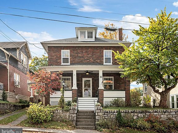 3rd image of 17 E Leicester St
