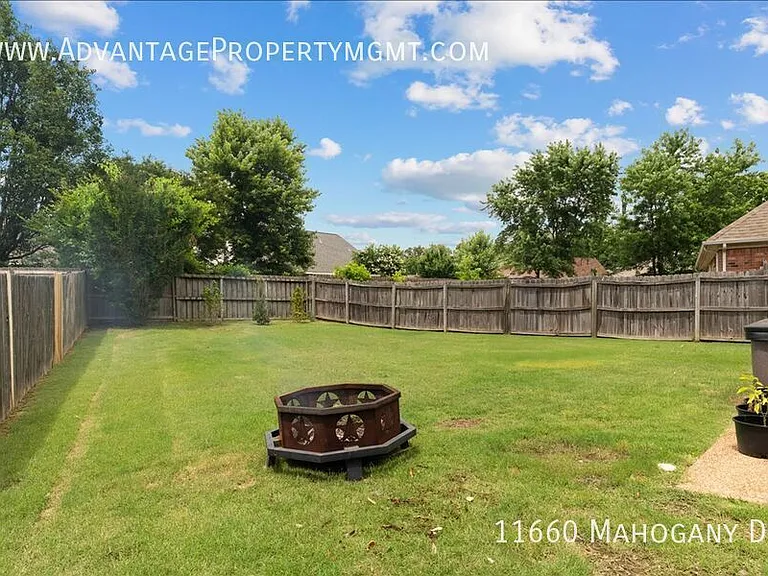 11660 Mahogany Dr — Photo 14
