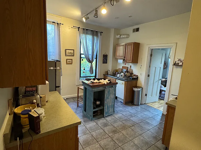 1449 N Artesian Ave #2F — Photo 7