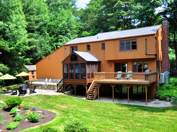 11 Brianwood Lane, Granby, CT 06035