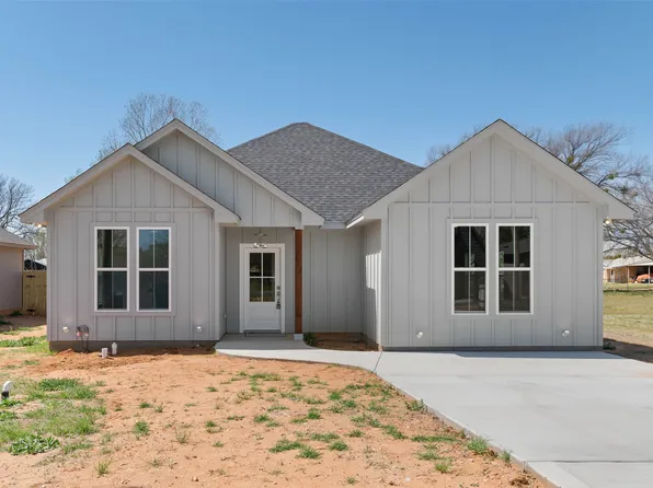 711 3rd St, Bridgeport, TX 76426