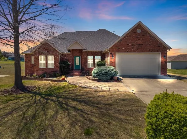 1D Fairway Dr, Holiday Island, AR 72631