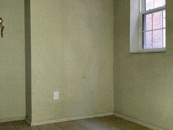 3rd image of 544 E Allegheny Ave