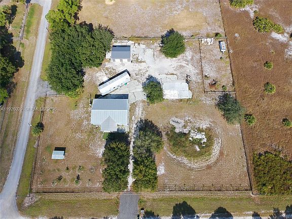3rd image of 527 Perimeter Rd